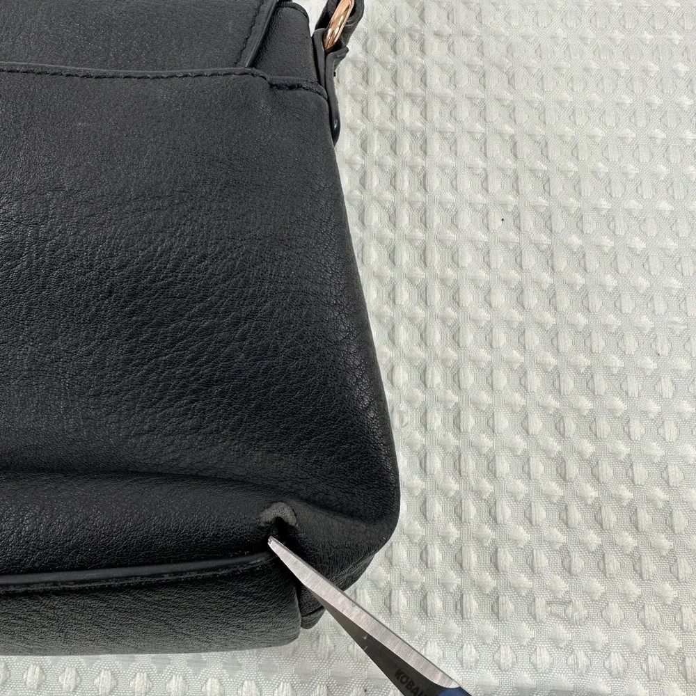 Lauren Conrad Black Faux Leather Flap Shoulder Crossbody‎ Bag Gold Accents